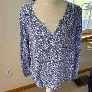 Time and Tru Floral Print Blouse in Blue and White
